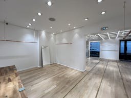 High end showroom space central Marais district - Image 2