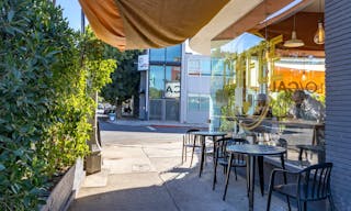 Cafe & Boutique Haven on Fairfax Ave Los Angeles - Image 2