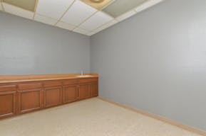 Clean Office Space - Image 6