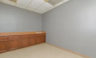 Clean Office Space - Image 6