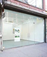 Glass-Fronted Corner Pop-Up Space in Nolita - Image 3