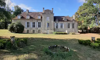 Château du XVIIIe siècle abandonné - Image 0