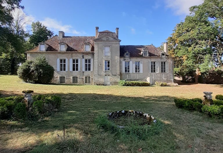 Ch�teau du XVIIIe si�cle abandonn� - Image 0