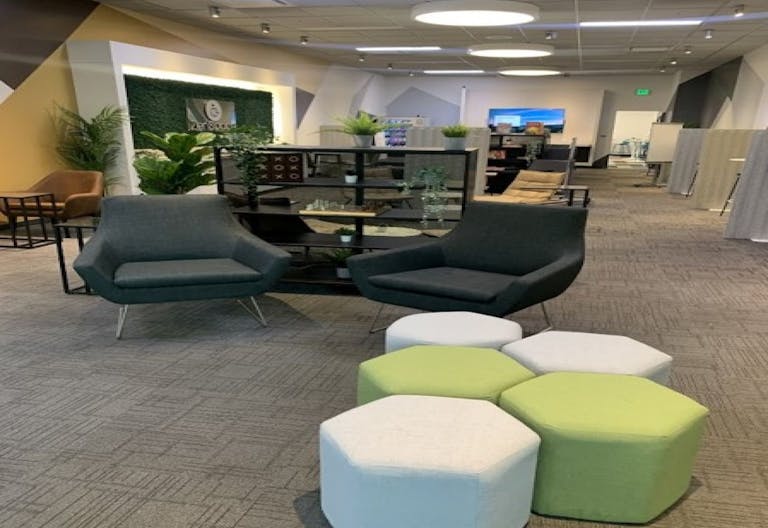 On-demand workspaces to rent in Oakridge Mall - Image 3