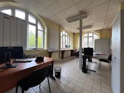 Décor/Lieu de tournage: Commissariat - Image 8