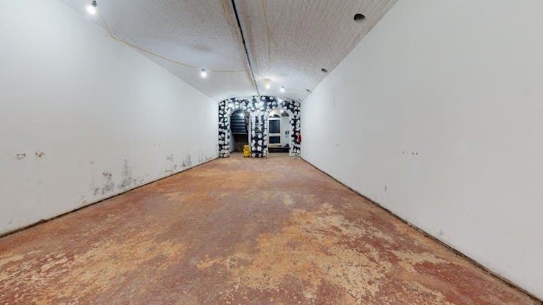 Crosby Street Chic Showroom - Image 4