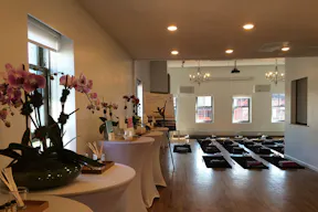 Modern Penthouse Showroom in SoHo - Image 17