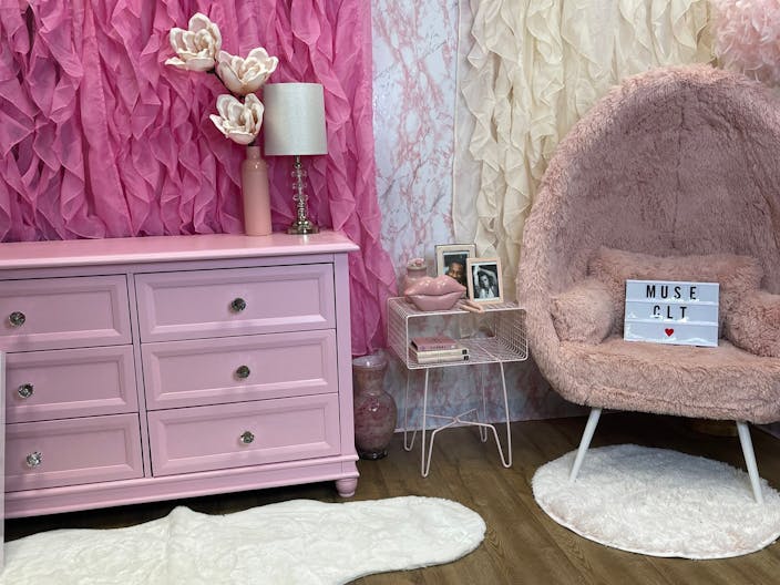 Colorful Content Creation Photo Studio - Image 2