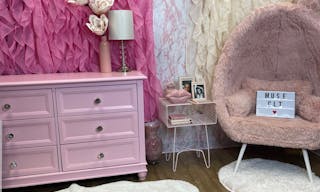 Colorful Content Creation Photo Studio - Image 2