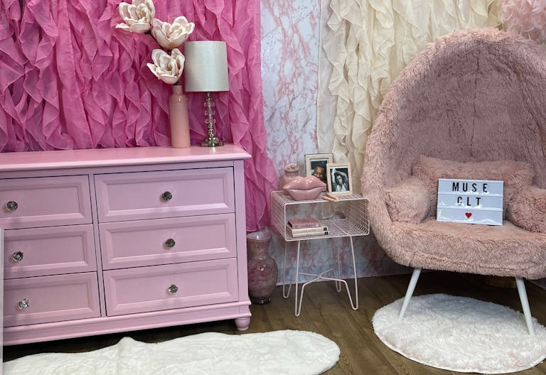 Colorful Content Creation Photo Studio - Image 2