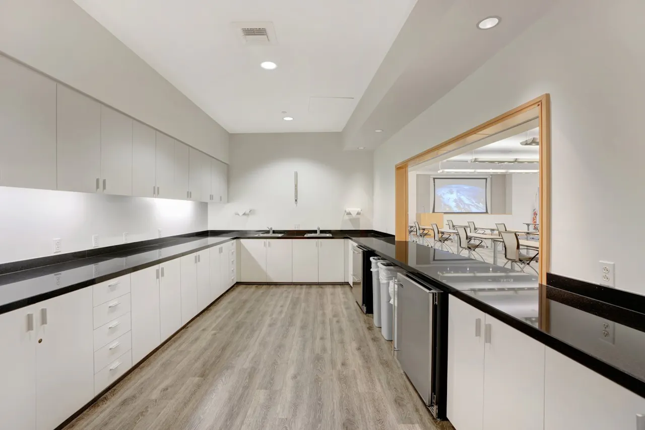 Multi-Purpose Conference Room in Aliso Viejo Office Complex - Image 0