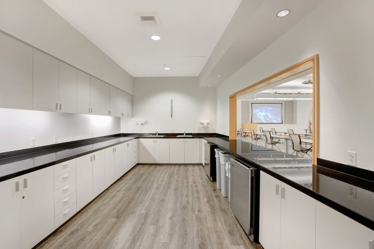 Multi-Purpose Conference Room in Aliso Viejo Office Complex - Image 0