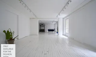 Beautiful Art Gallery - Image 1