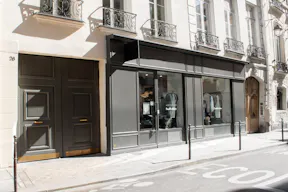 Rue de la Sainte Croix de la Bretonnerie Showroom - Image 3