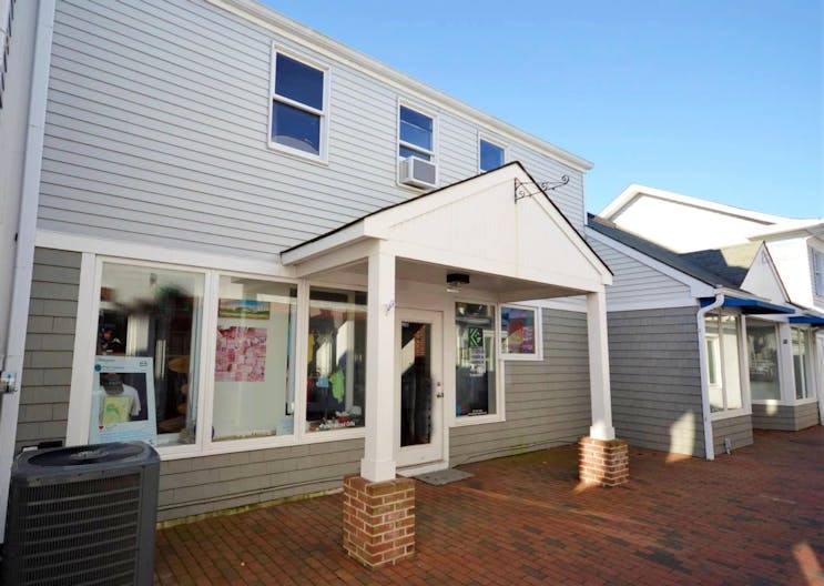 Two-Level Retail Space in East Hampton - Image 0