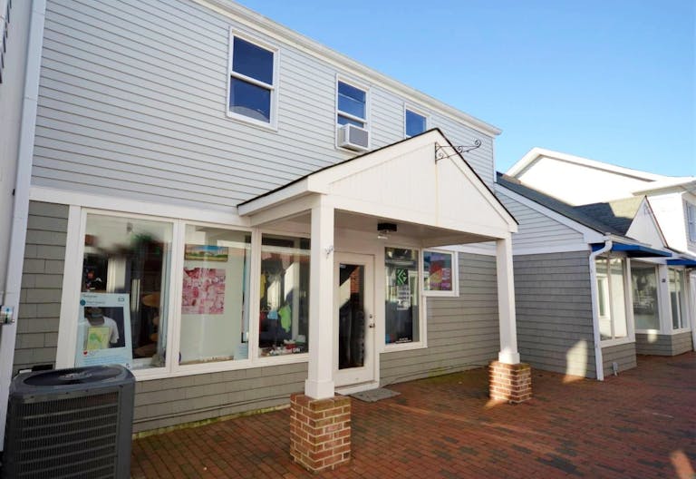 Two-Level Retail Space in East Hampton - Image 0
