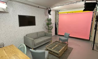 Studio Photo - Image 0