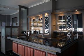 Elegant Retail Space at Historic Hotel Bristol - Image 35