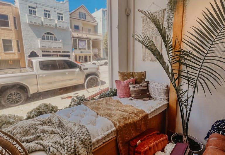 Plant-filled Community Space in the Marina District - Image 1