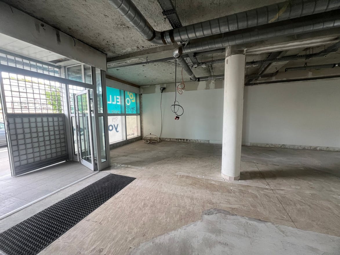 Boutique/Shop Near the lovely Canal Saint Martin - Image 2