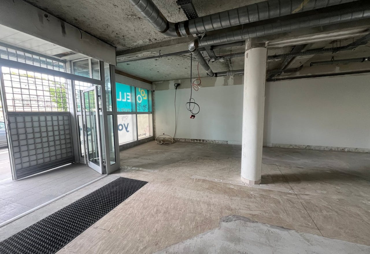 Boutique/Shop Near the lovely Canal Saint Martin - Image 2