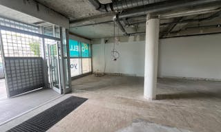 Boutique/Shop Near the lovely Canal Saint Martin - Image 2