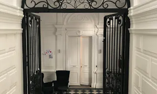 Private Mansion near Saint-Lazare - Image 8