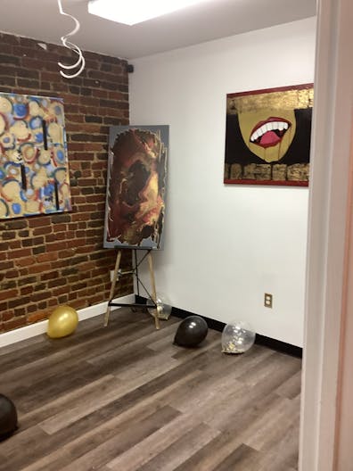 Stylish Art Gallery & Creative Rental Space - Image 3