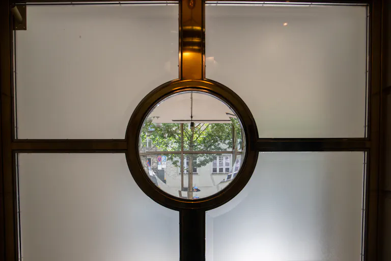 Elegant Retail Space at Historic Hotel Bristol - Image 4
