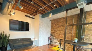 Sunny Creative Space in Tazewell - Image 2