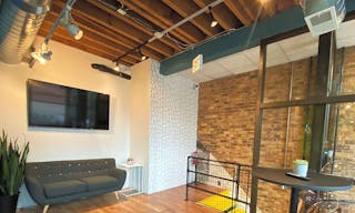 Sunny Creative Space in Tazewell - Image 2