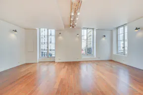 Corner Boutique on Rue de Turenne - Image 12