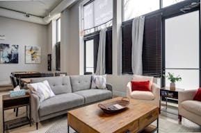 Sun-drenched retail space with 15' Ceilings - Image 9