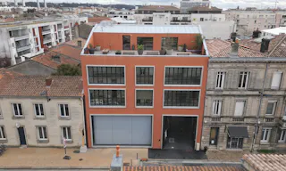 Location bureau individuel avec acc�s aux communs, dans un immeuble d'architecte coeur des Chartrons � Bordeaux - 30M2 - Image 2