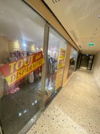 Un show-room sur l'avenue des champs Elysées - Image 1