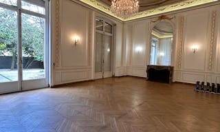 hotel particulier en plein coeur de Paris avec Jardin - Image 3