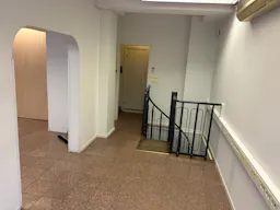 Lokal i A-läge med skyltfönster mot gatan, perfekt för pop up store - Image 5