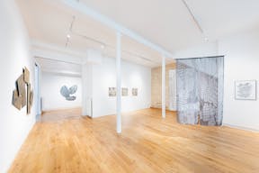 Espace atypique avec cour privative � R�publique / Canal Saint-Martin - Image 2