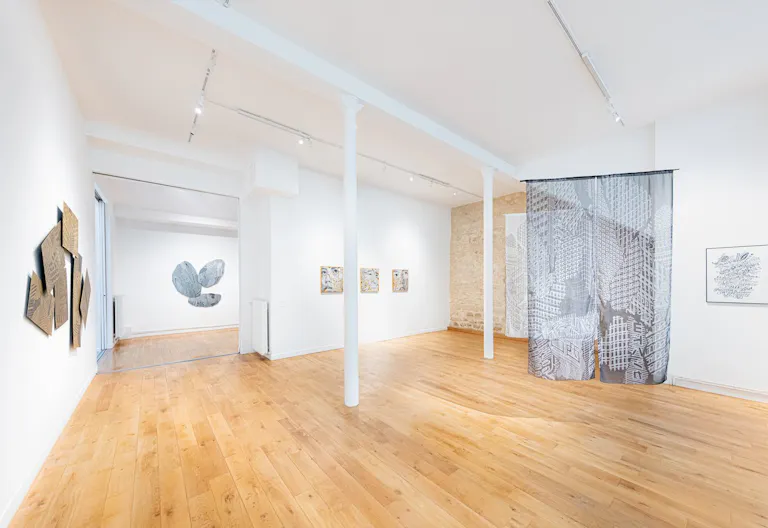 Espace atypique avec cour privative � R�publique / Canal Saint-Martin - Image 2