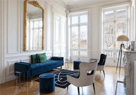 Haussmannian showroom near the Arc de Triomphe - Image 1