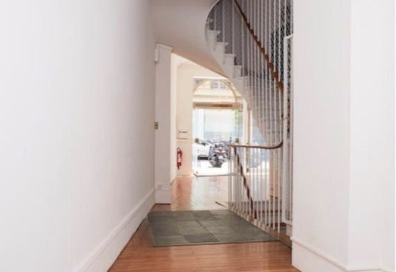 Beautiful Pop-up shop - Image 1