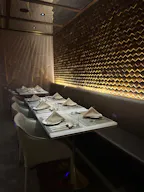 Times Square Restaurant - Image 5