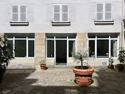 Elegant Showroom in the heart of Paris, Near Pont-Neuf - Image 3