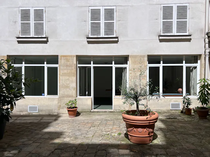 Elegant Showroom in the heart of Paris, Near Pont-Neuf - Image 3