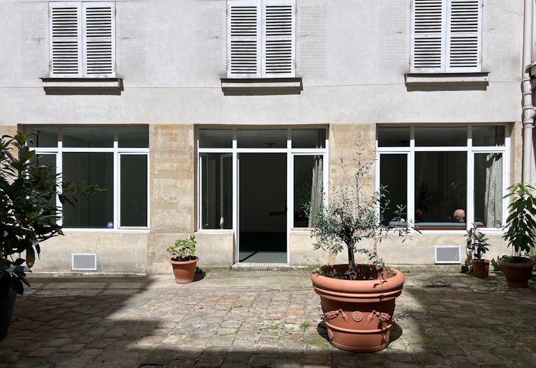 Elegant Showroom in the heart of Paris, Near Pont-Neuf - Image 3