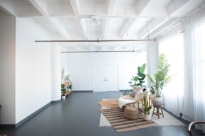 DTLA open space with Rattan Daybed Decor 1,150sf - Image 5