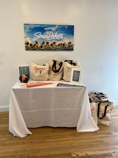 Modern Penthouse Showroom in SoHo - Image 3