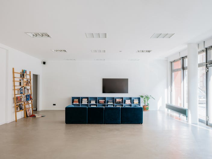 Trendy Pop Up Space in Berlin's Vibrant City Center - Image 3