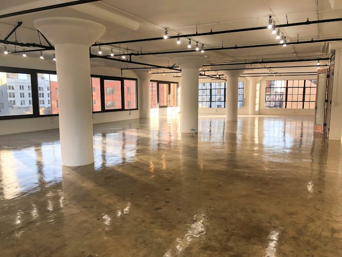 Bright studio in DTLA - Image 3