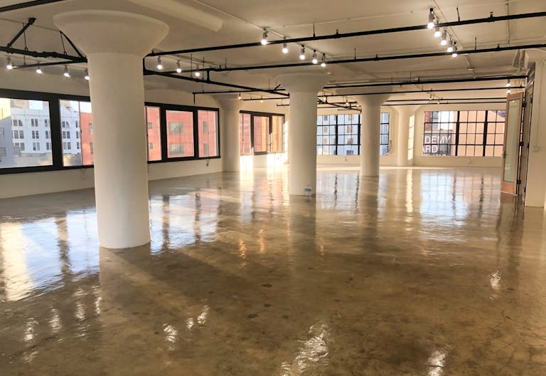 Bright studio in DTLA - Image 3